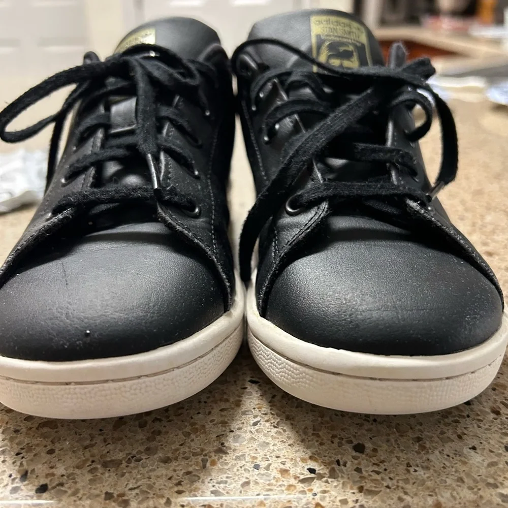 Adidas Stan Smith Kids Black and White Sneakers limited addition gently worn .
